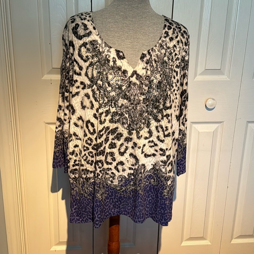 EUC Onque Woman Blouse